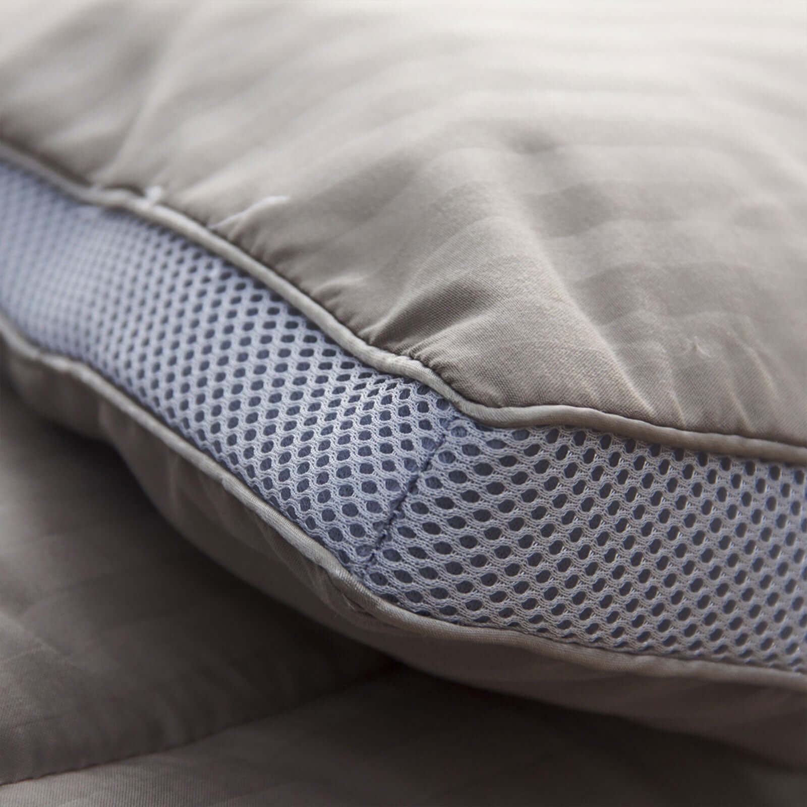 Couette 4 saisons Luxe taupe : réversible et thermorégulatrice - Image 3