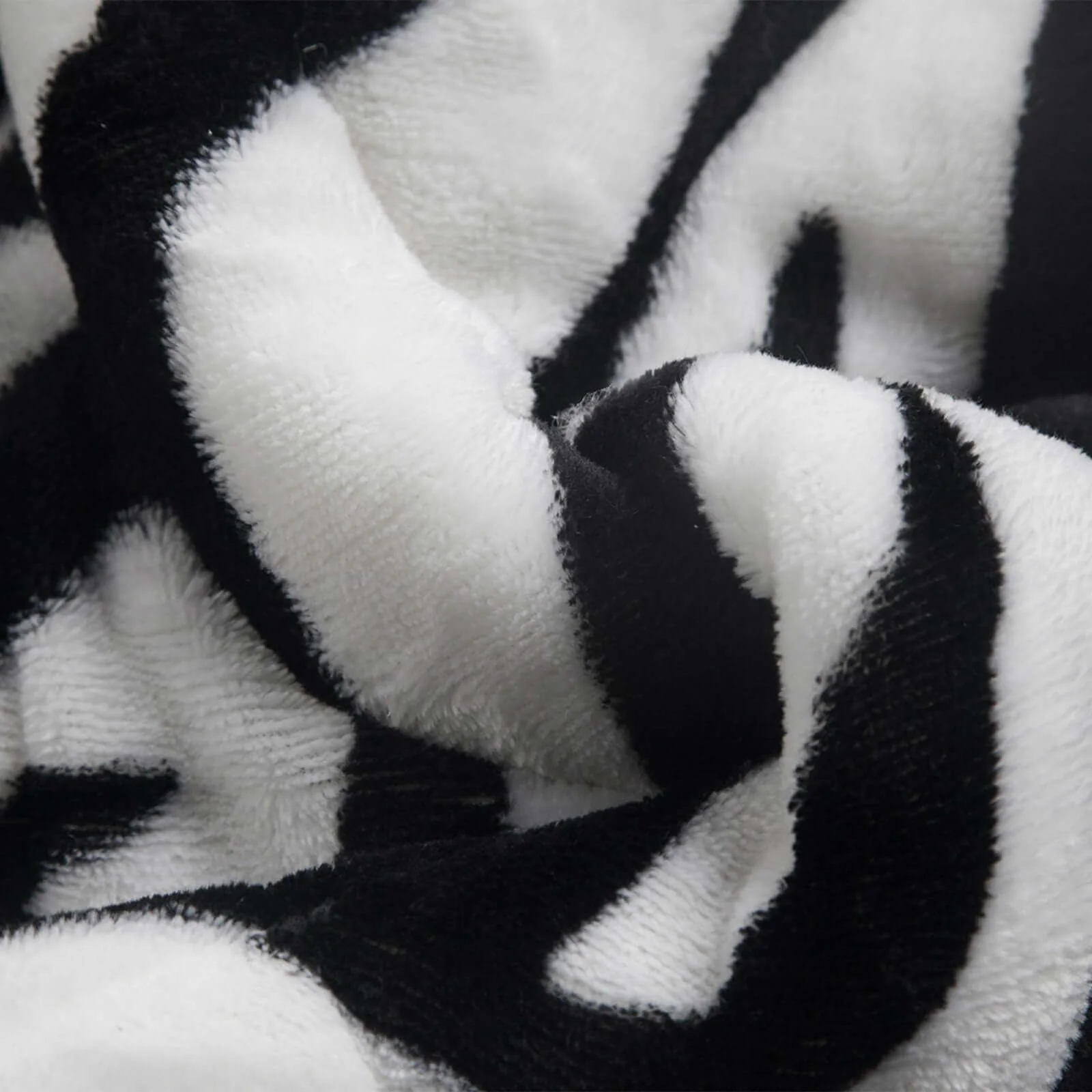 Couette réversible tempérée, blanche et noire - Collection Safari - Image 4