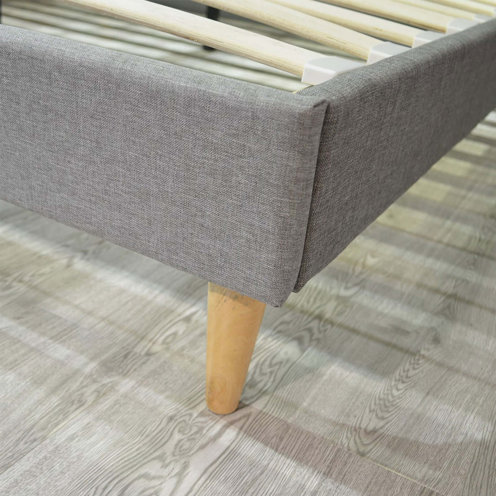 Lit capitonné Duchesse et chic : tissu et sommier à lattes en bois flexibles - Image 5